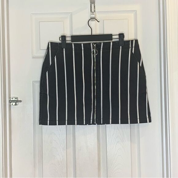 VOLCOM: The Frochickie Skirt Size Medium - Picture 3 of 12